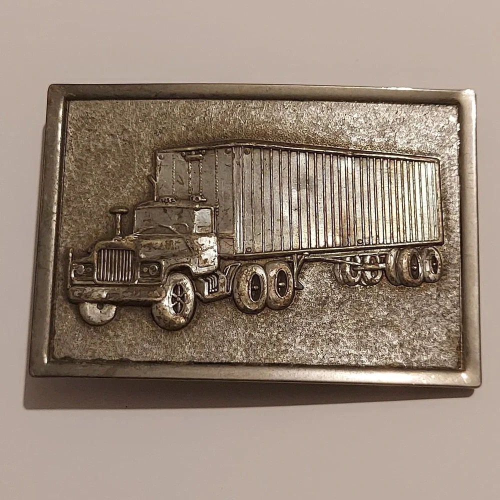 Vintage Metal 18 Wheeler Semi With Long Trailer Belt Buckle (Dented A Little)